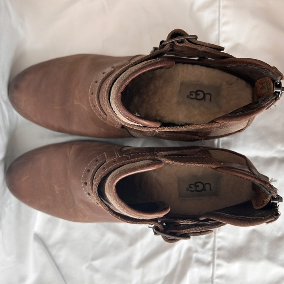 UGG Women’s Patsy Brown Leather Buckle Ankle Boot Size 8.5 - Picture 5 of 7